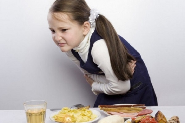 Trẻ bị đau bụng sau khi ăn