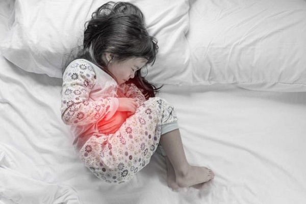 con gái 4 tuổi thường xuyên kêu đau bụng